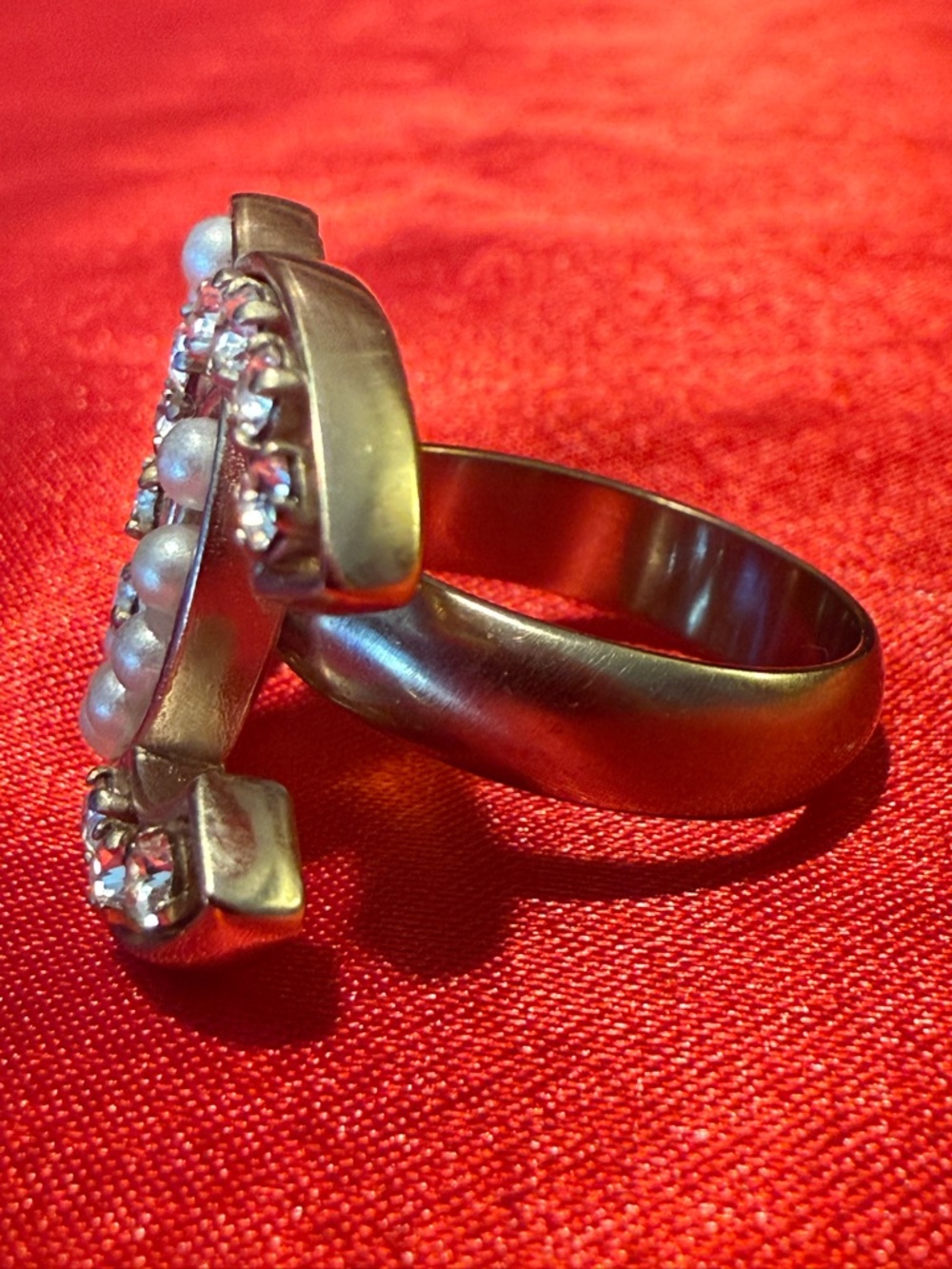 WOW POSHMARK - AUTHENTIC CHANEL Golden Festival & Concert Glamour Pearl Ring - Picture 6 of 16